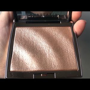 Anastasia Beverly Hills - Amrezy Highlight